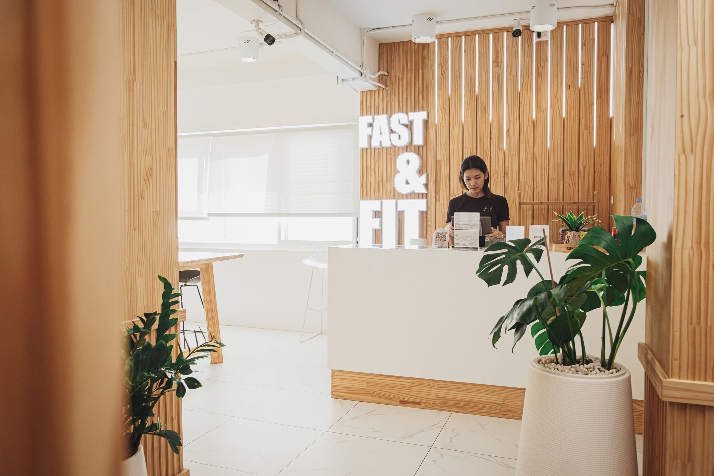 เคาน์เตอร์ต้อนรับ Fast & Fit ที่ทองหล่อ