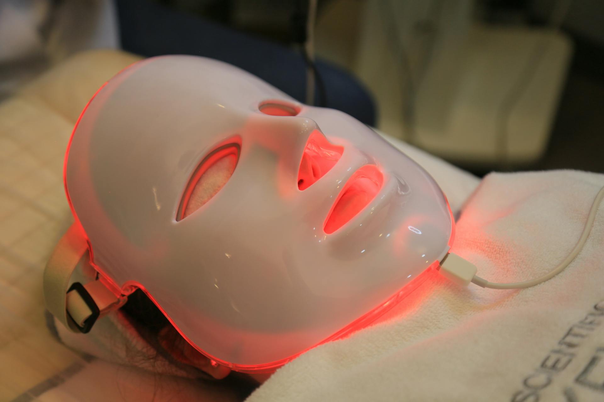 Red Light Therapy ปลอดภัยต่อดวงตาไหม